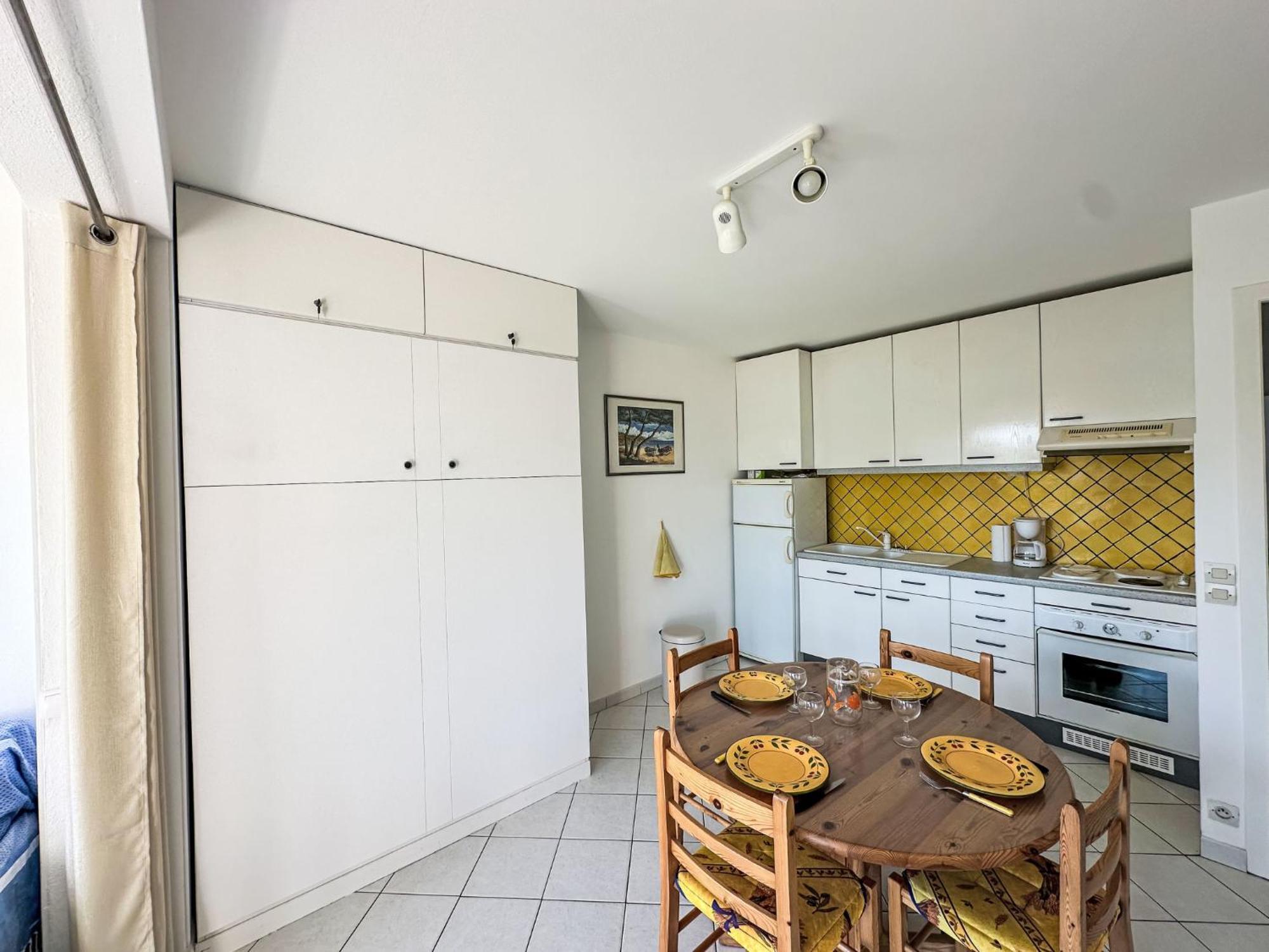 Apartment Les Roses Lauriers By Interhome Le Lavandou Exterior photo