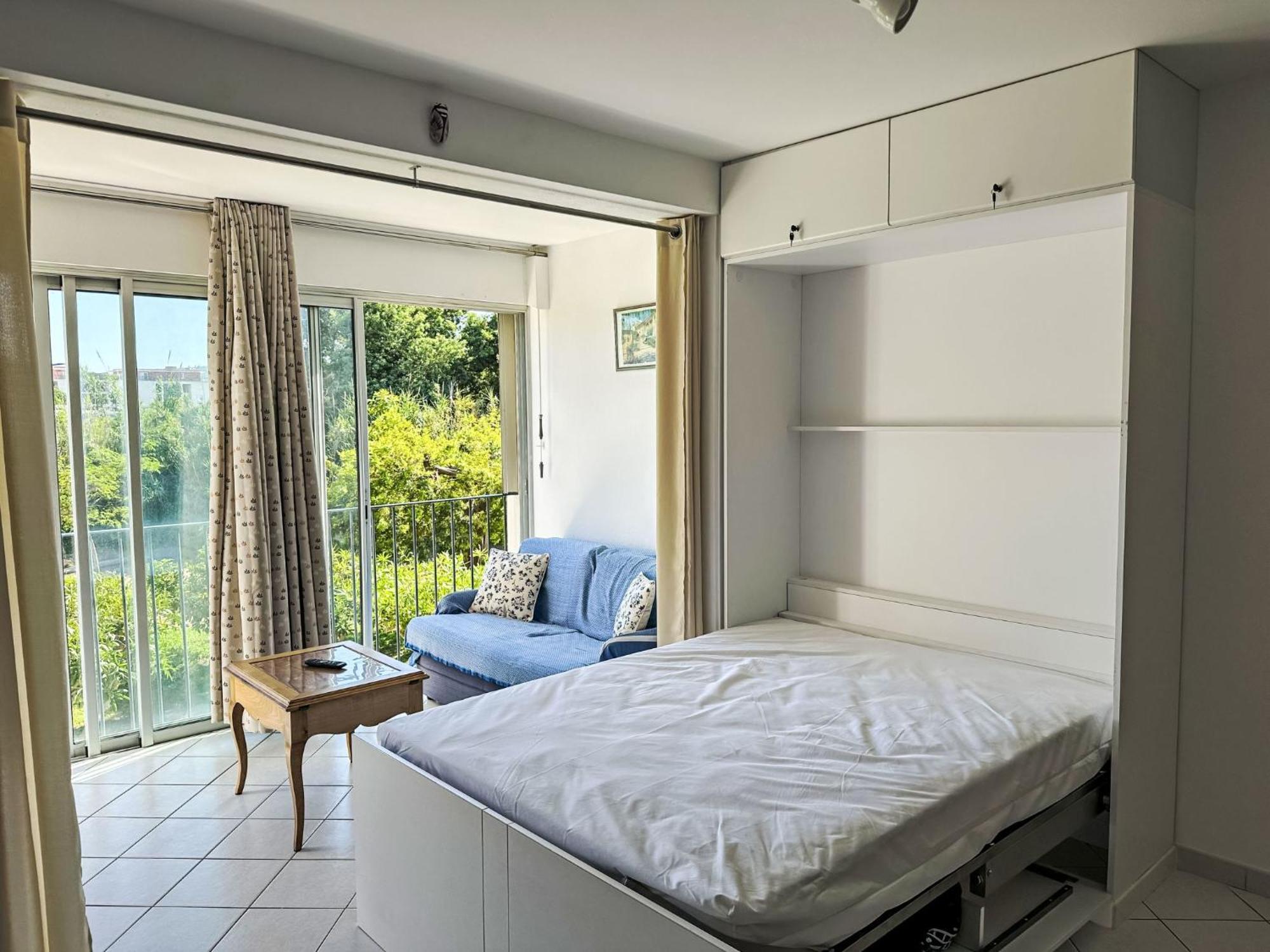 Apartment Les Roses Lauriers By Interhome Le Lavandou Exterior photo