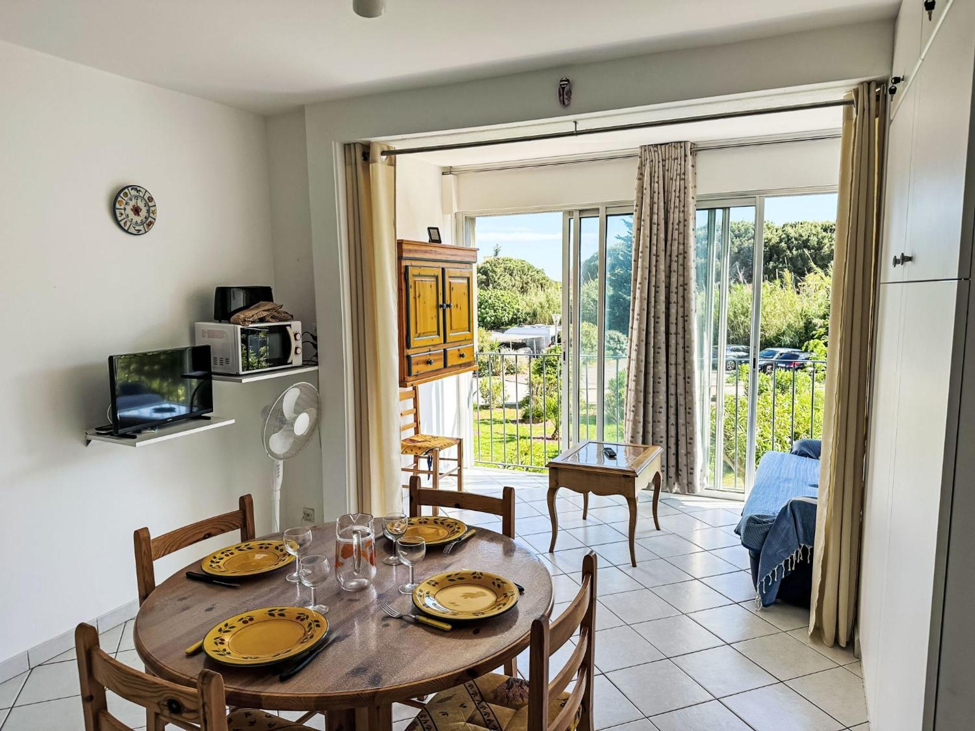 Apartment Les Roses Lauriers By Interhome Le Lavandou Exterior photo